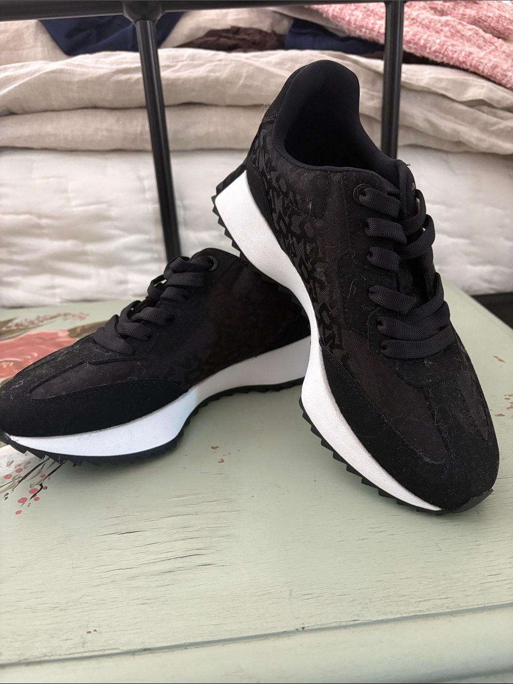 QUICKSALE(48hr only) DKNY Black Lace-Up Platform Running Sneakers